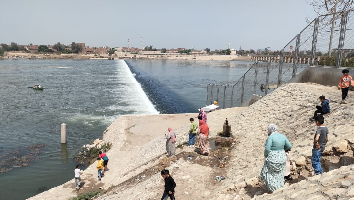 توافد المواطنين علي القناطر توافد المواطنين علي القناطر