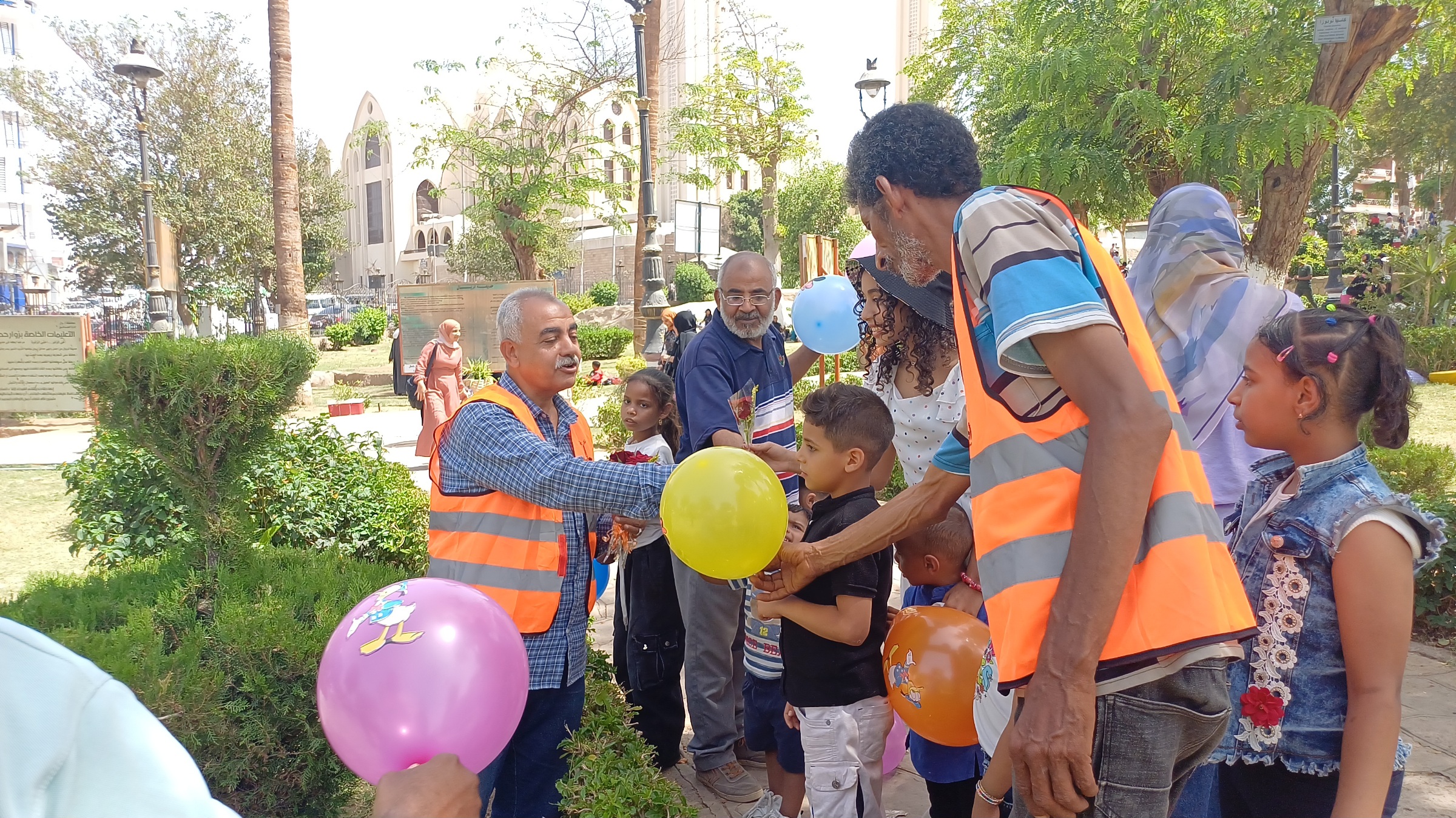 _توزيع بالونات _توزيع بالونات