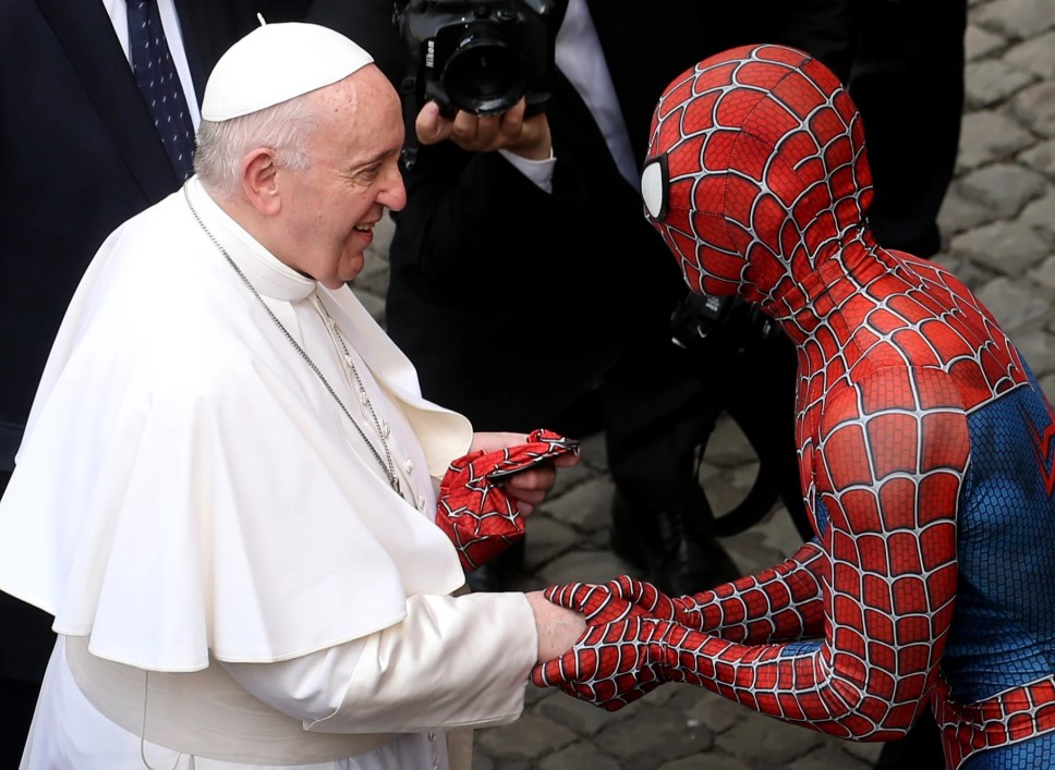 مع بات مان مع بات مان