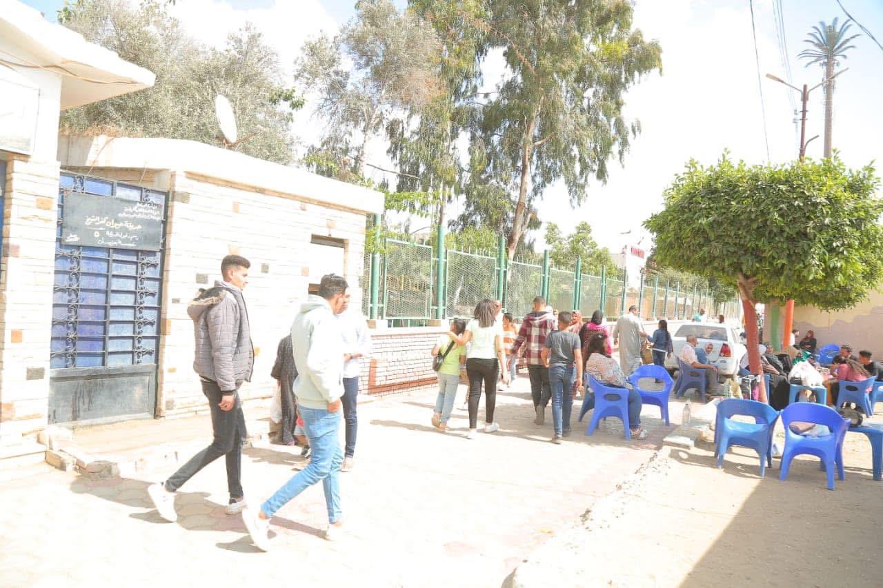 جانب من التوافد على حديقة صنعاء