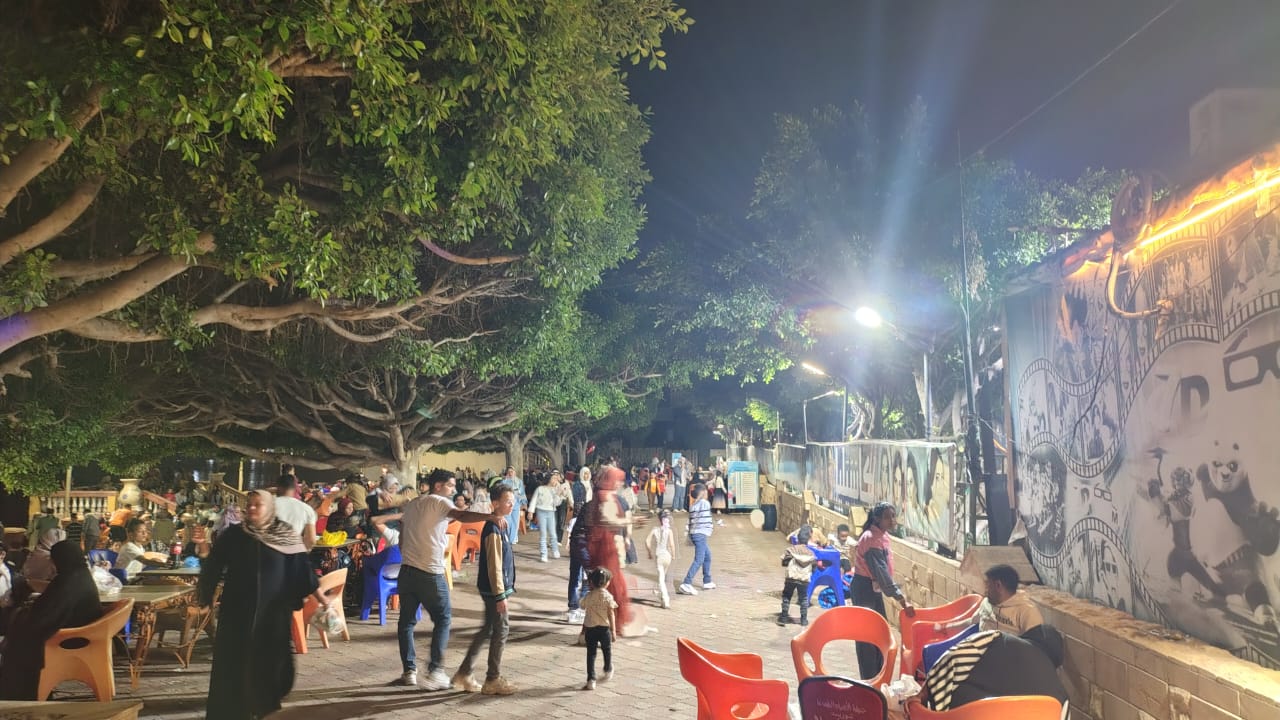 اقبال على حديقة الاسرة والطفولة بدسوق