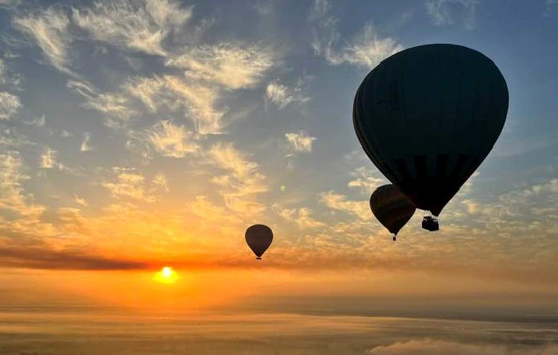 تحليق البالونات الطائرة فى سماء الأقصر تزامناً مع إحتفالات شم النسيم