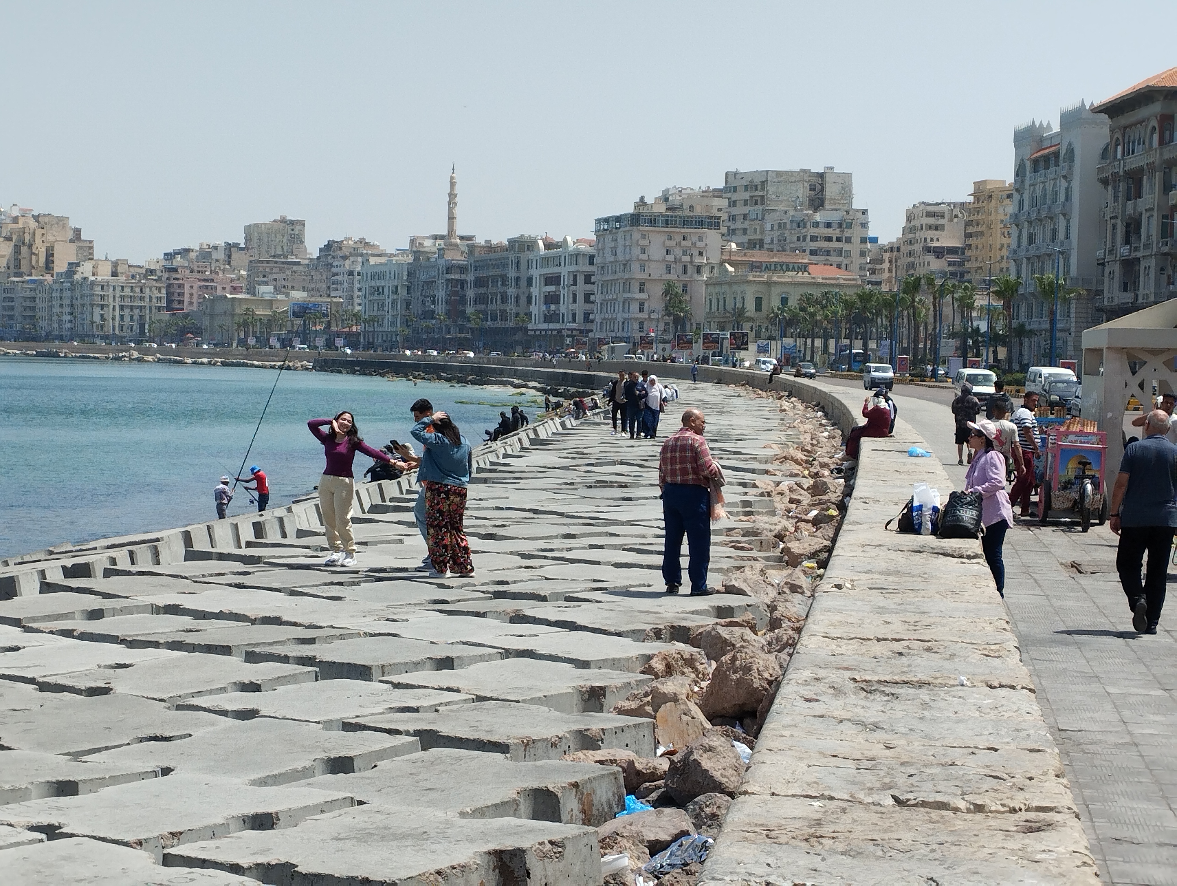 أجواء صيفية بالتزامن مع عيد شم النسيم بالإسكندرية