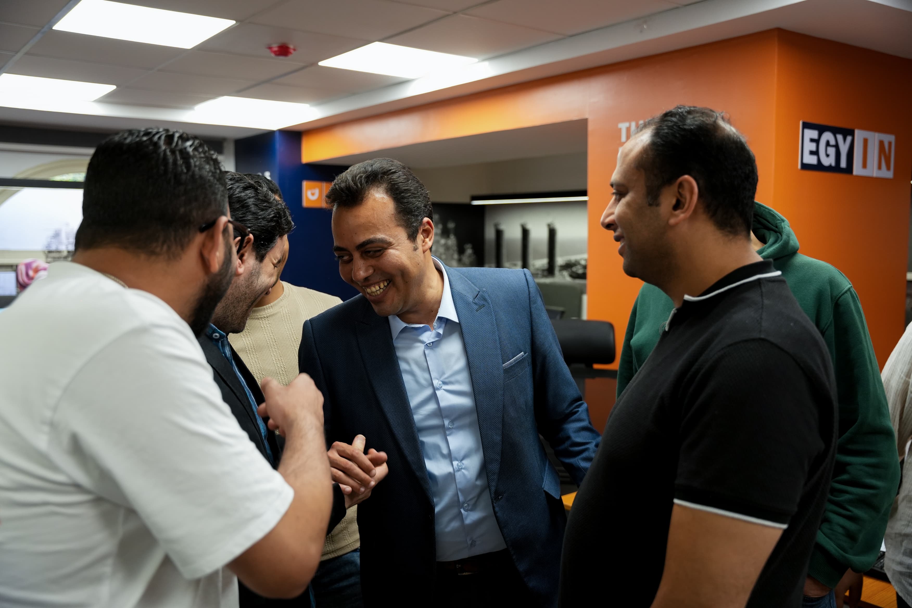 محمد السيد الشاذلى في جولة بموقع  إيجي إن (12)