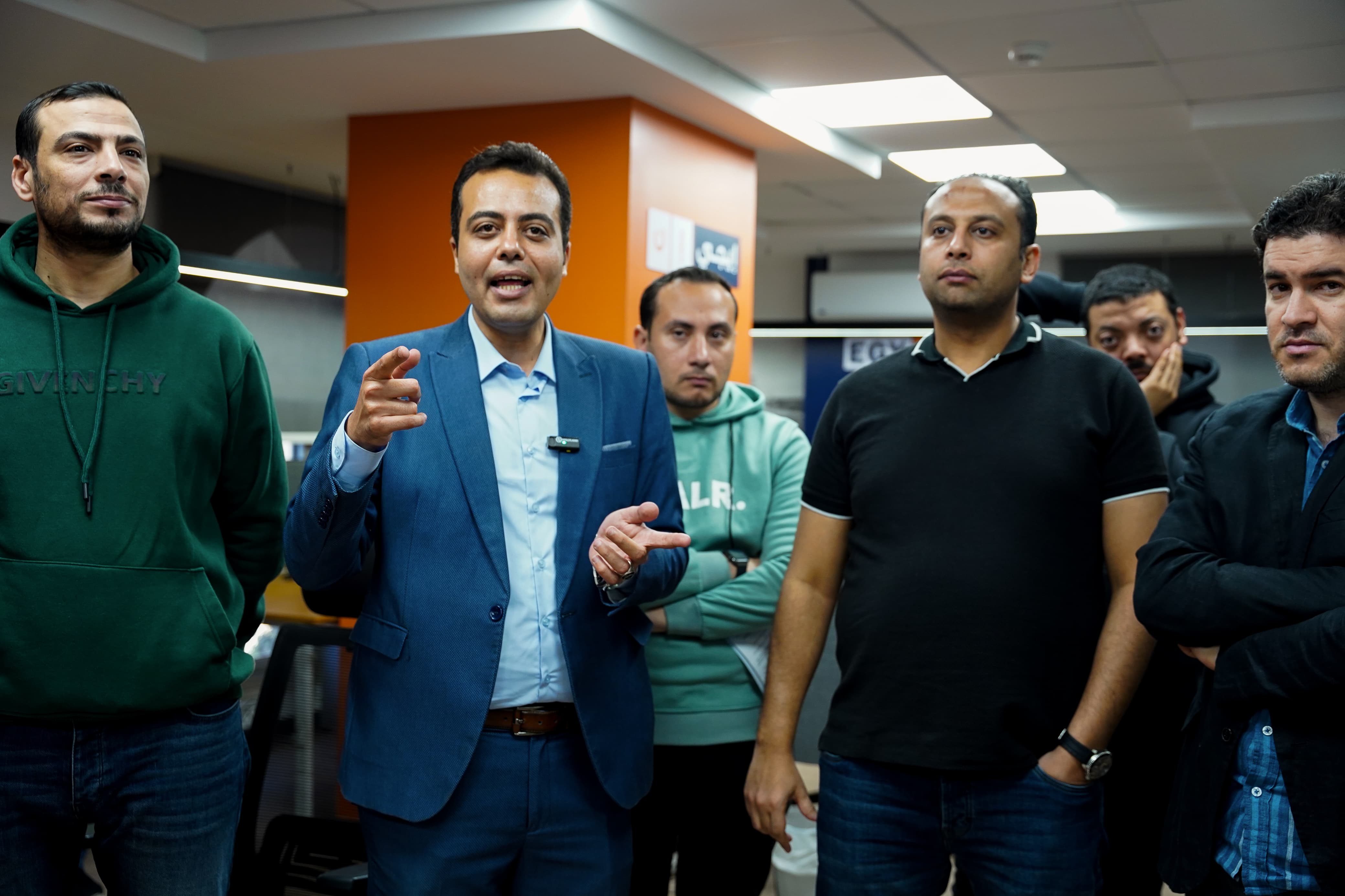 محمد السيد الشاذلى في جولة بموقع  إيجي إن (2)