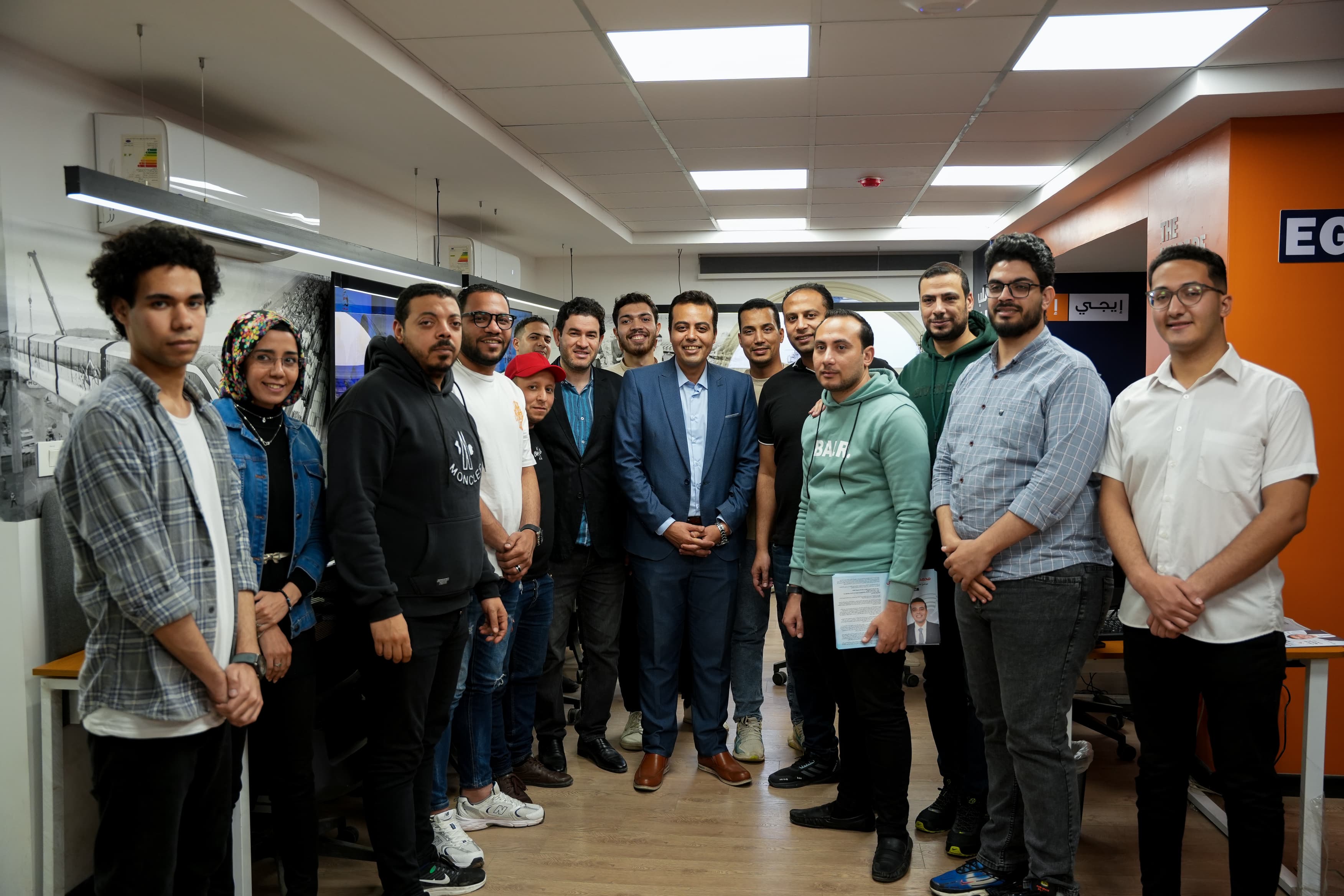 محمد السيد الشاذلى في جولة بموقع  إيجي إن (11)