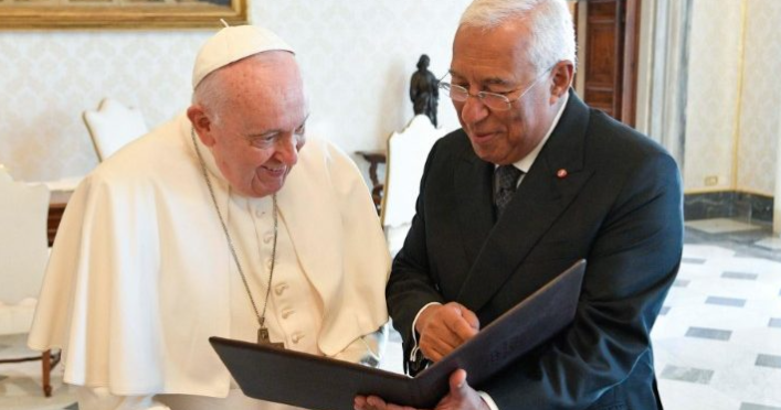 بابا الفاتيكان ورئيس وزراء البرتغال