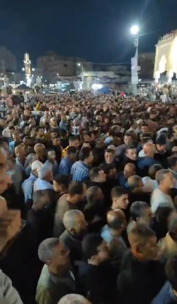 خلال الجنازة خلال الجنازة