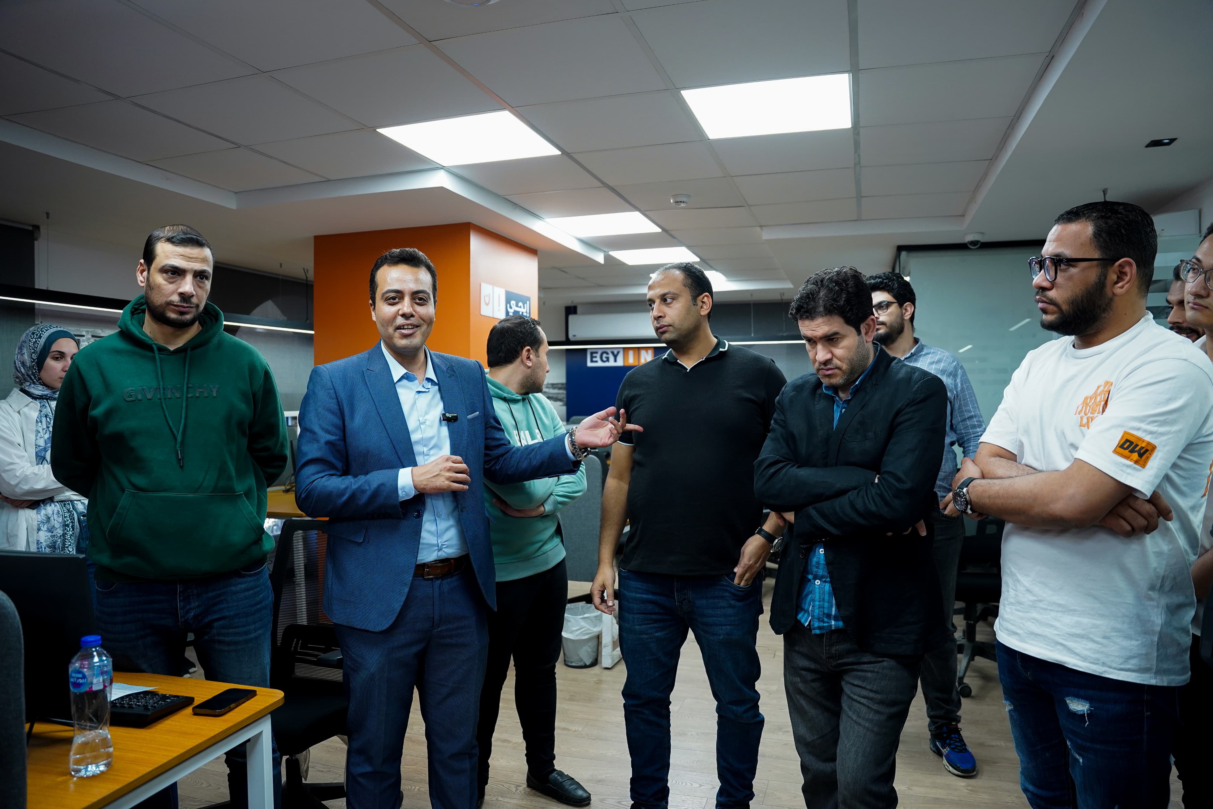 محمد السيد الشاذلى في جولة بموقع  إيجي إن (3)