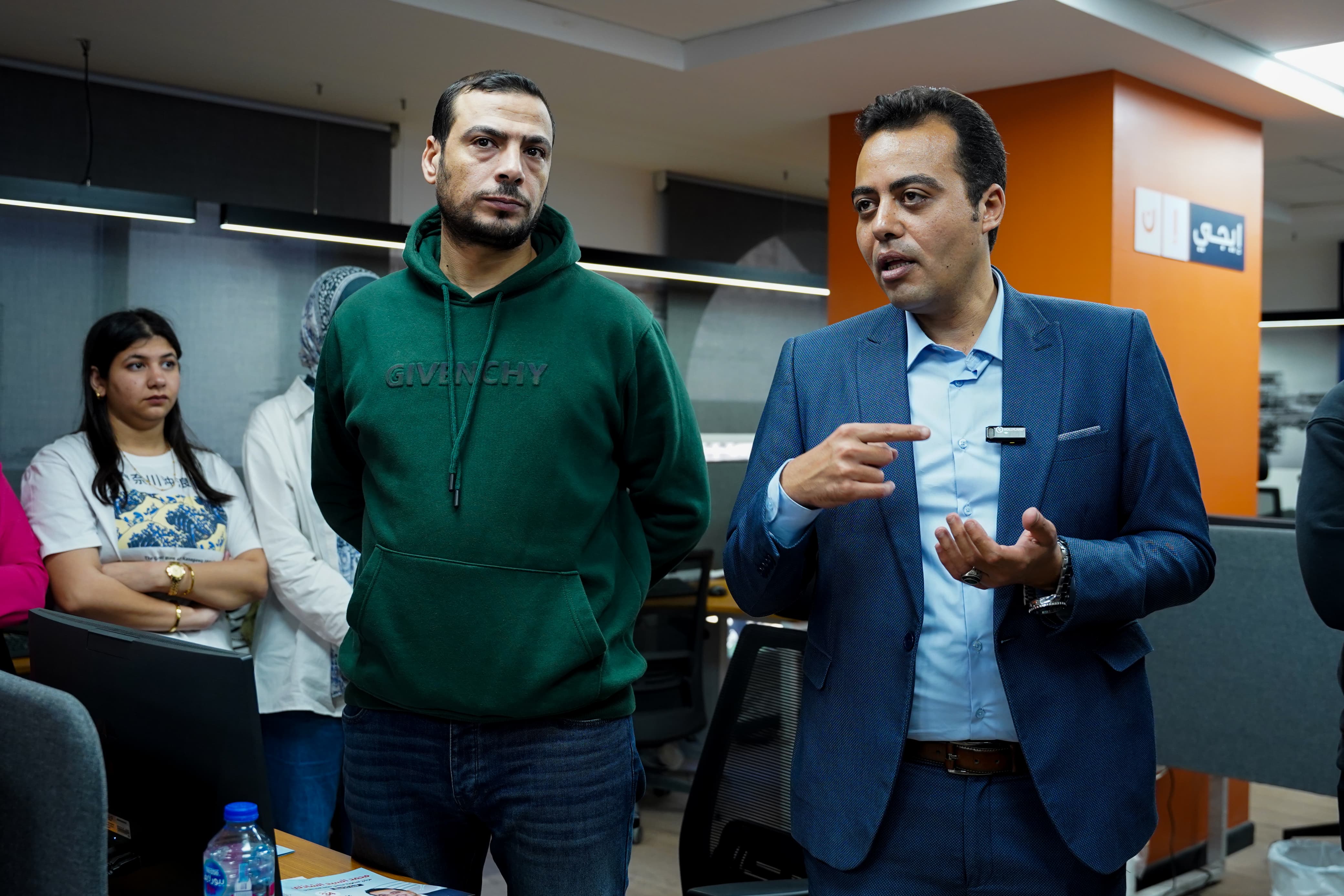 محمد السيد الشاذلى في جولة بموقع  إيجي إن (8)