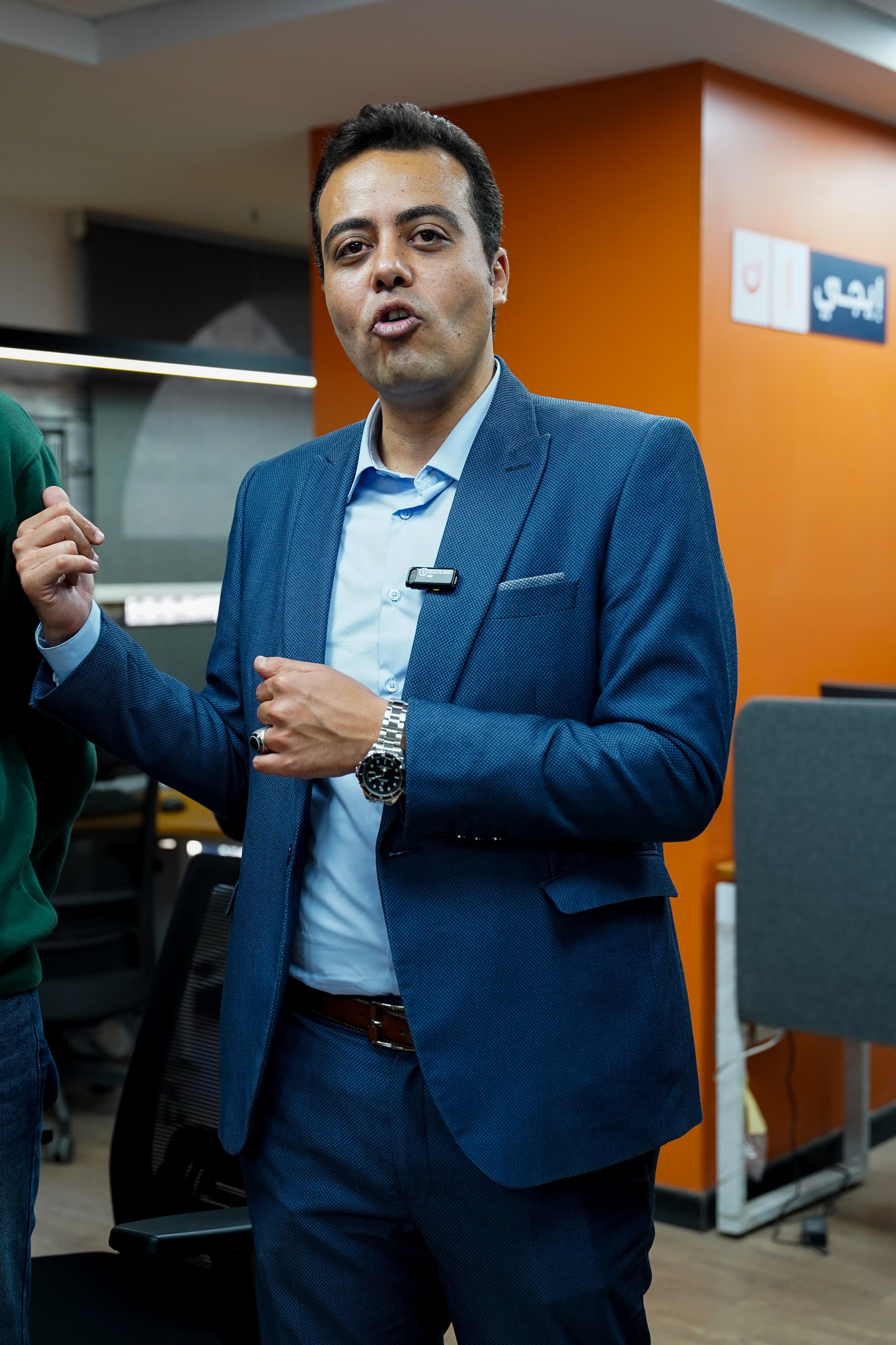 محمد السيد الشاذلى في جولة بموقع  إيجي إن (7)