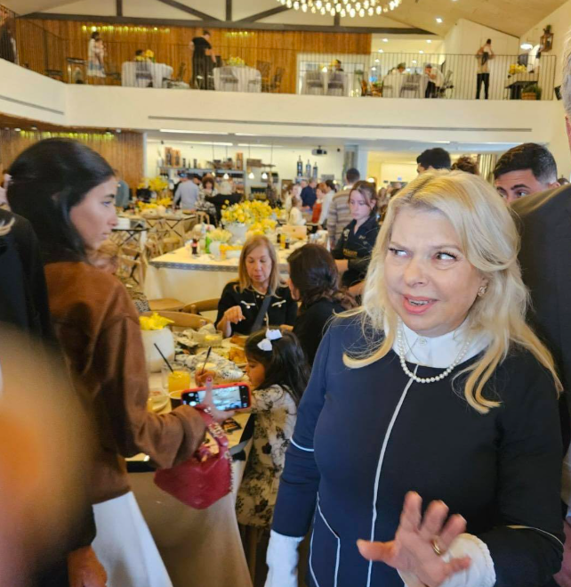 سارة نتنياهو من الحفل