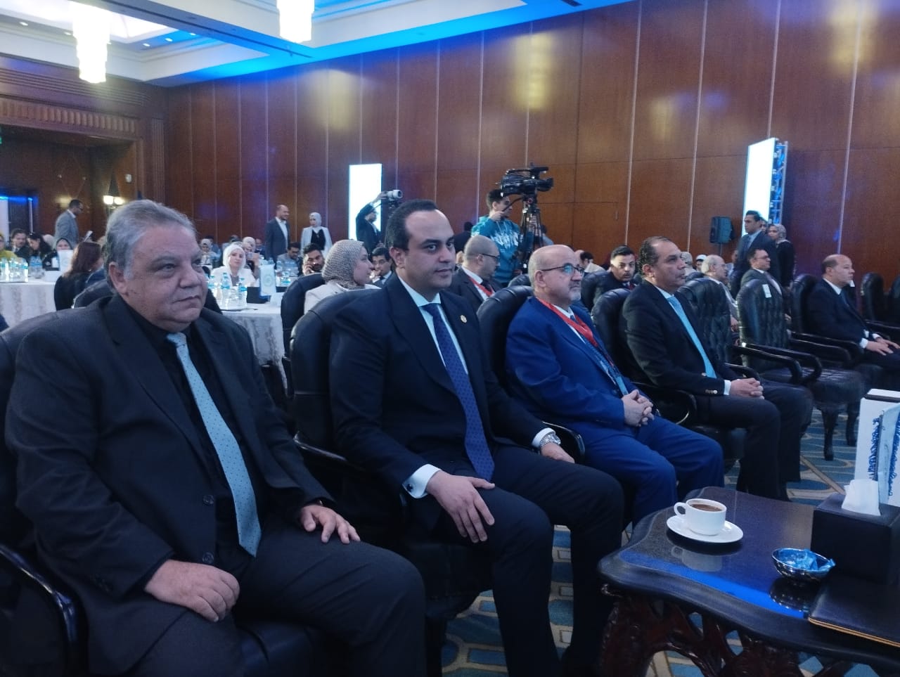 د احمد السبكى وممثل الصحة العالمية وهيئة الشراء الموحد د احمد السبكى وممثل الصحة العالمية وهيئة الشراء الموحد