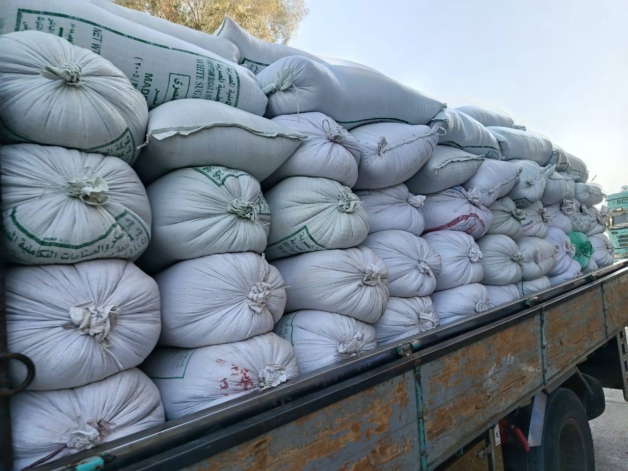 إستلام 600 طن من الذهب الأصفر داخل مواقع تخزين القمح المحلي إستلام 600 طن من الذهب الأصفر داخل مواقع تخزين القمح المحلي