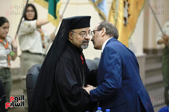 الأنبا إبراهيم إسحق يتقلى عزاء البابا فرنسيس بمصر (1)