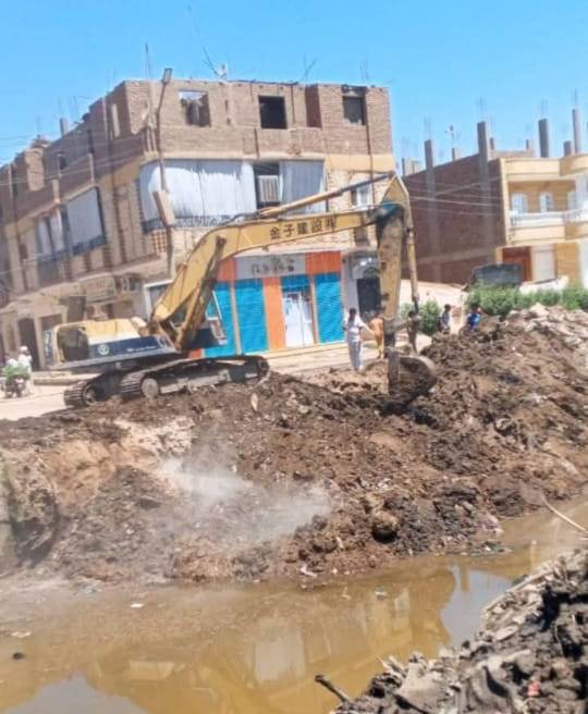 أعمال إنشاء كوبرى السلام بقرية المريس بمدينة الطود أعمال إنشاء كوبرى السلام بقرية المريس بمدينة الطود