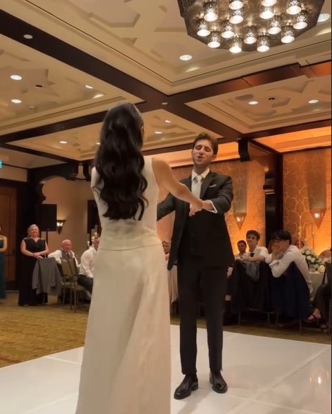 مى الغيطيى ترقص مع زوجها مى الغيطيى ترقص مع زوجها