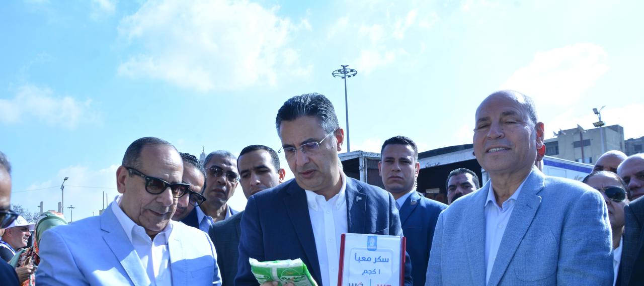 الدكتور شريف فاروق وزير التموين يطمئن على توافر السكر فى الأسواق
