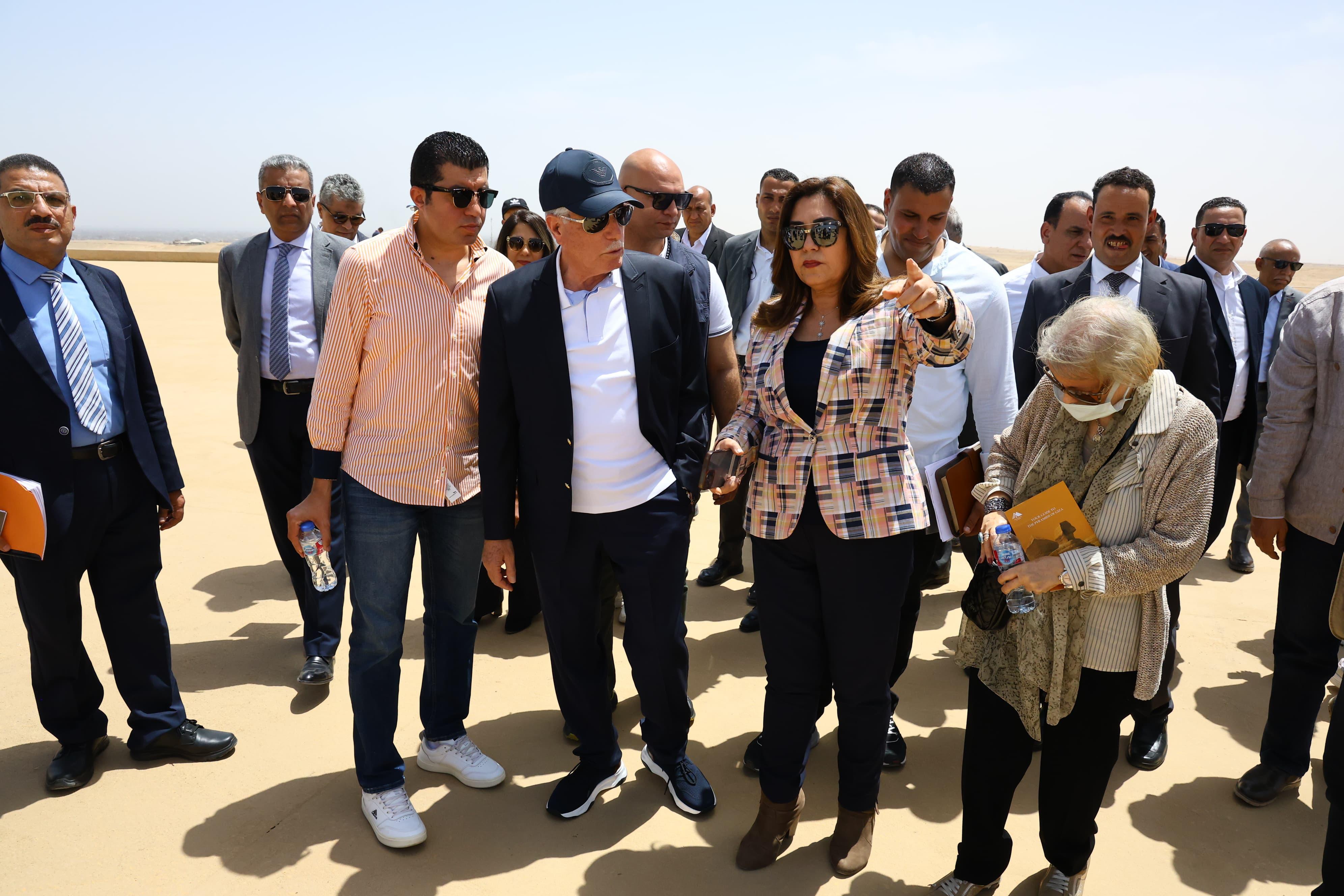 متابعة التشغيل التجريبى لأعمال تطوير المنطقة الأثرية لأهرامات الجيزة متابعة التشغيل التجريبى لأعمال تطوير المنطقة الأثرية لأهرامات الجيزة