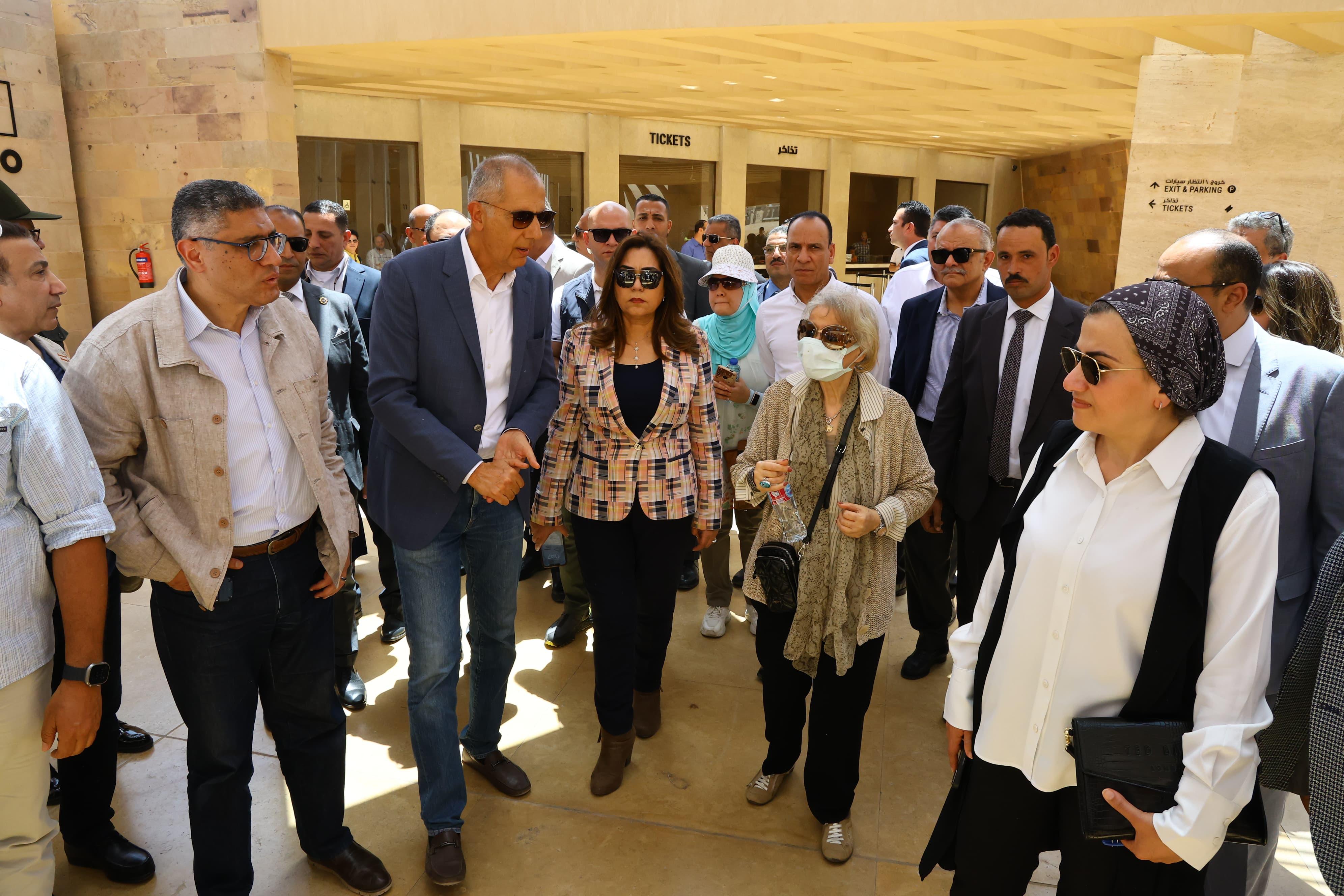 التشغيل التجريبى لأعمال تطوير المنطقة الأثرية لأهرامات الجيزة (2)