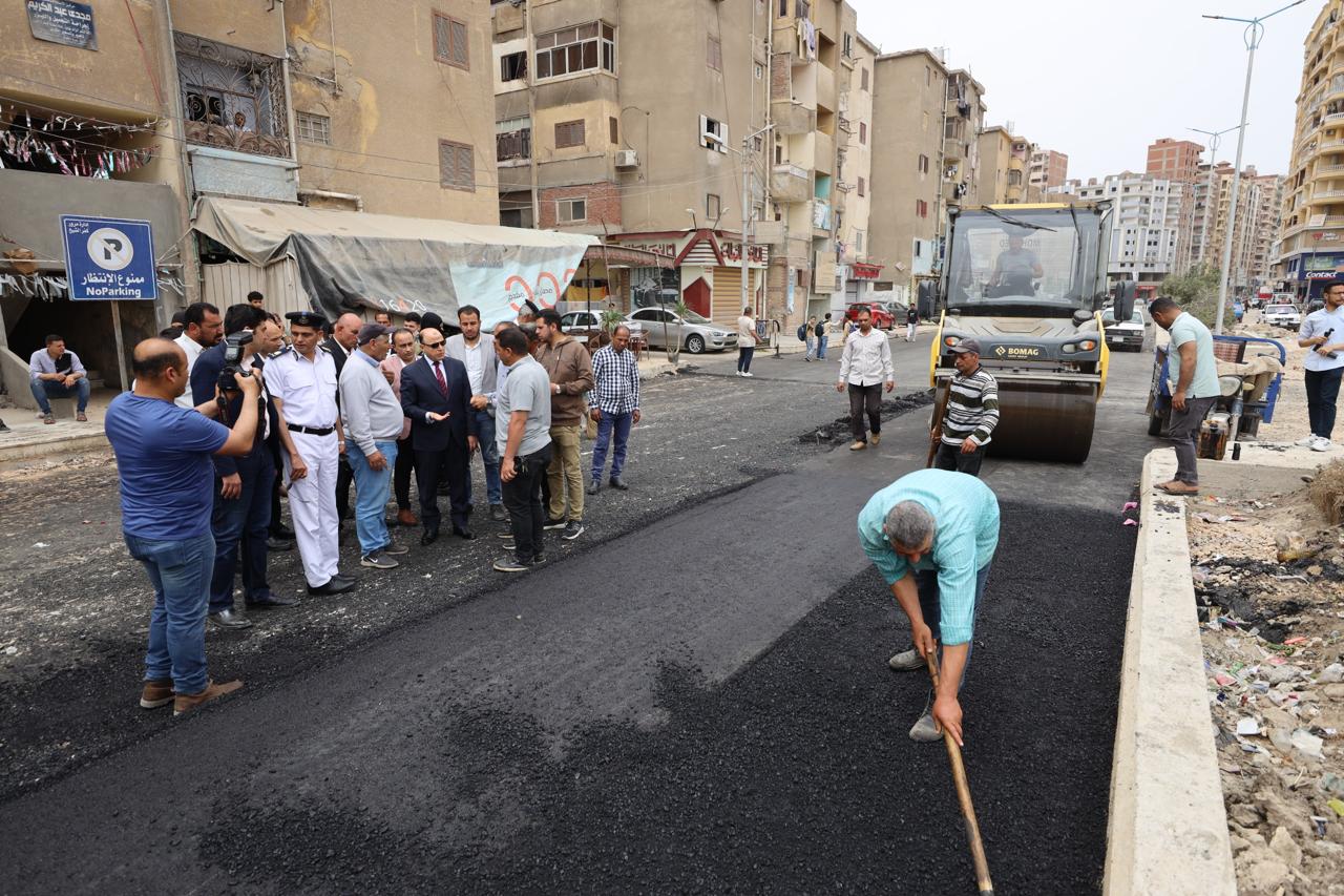 جانب من  أعمال الرصف بمدينة كفر الشيخ