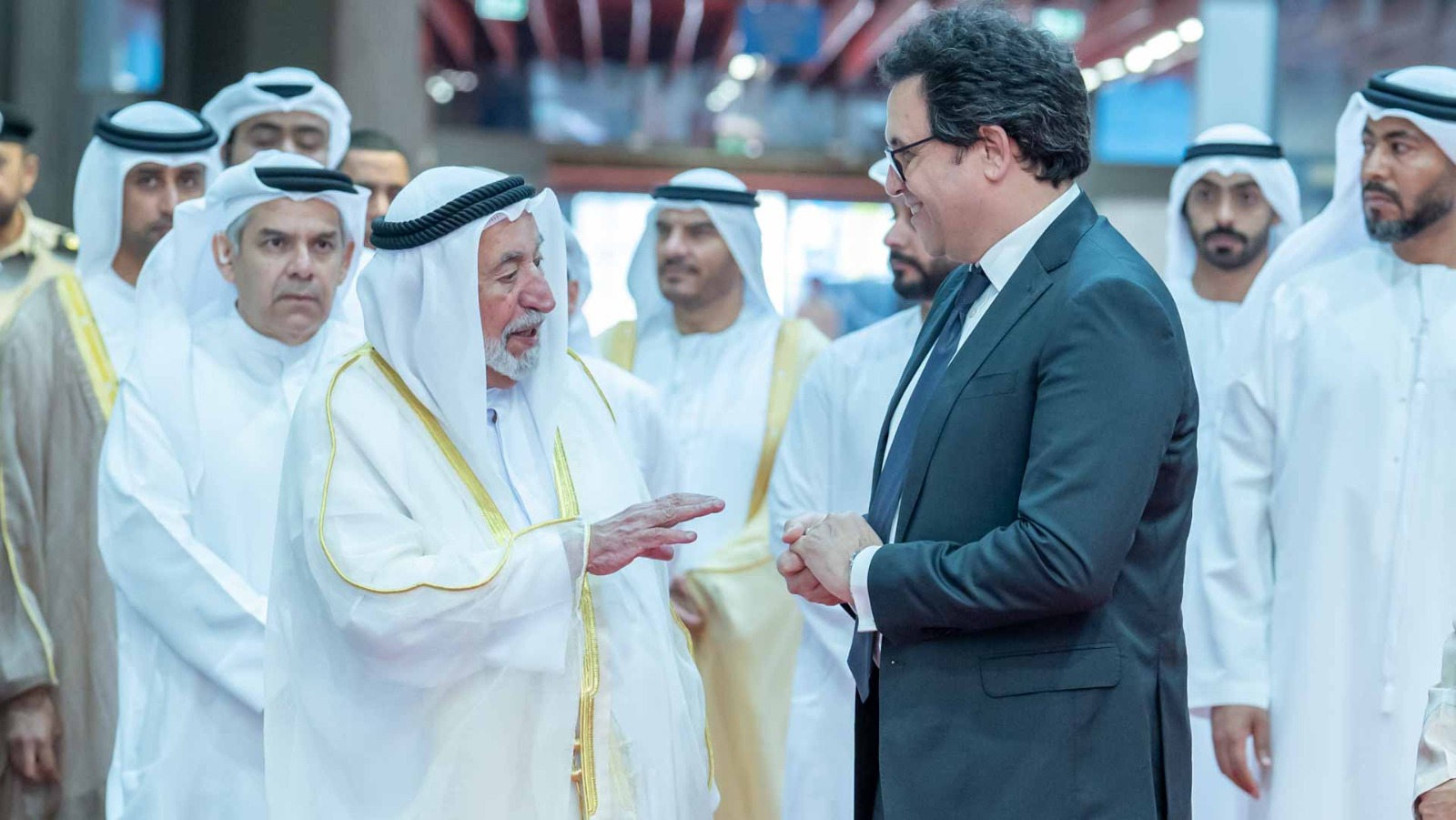 حاكم الشارقة وحديثه مع وزير الثقافة المصري