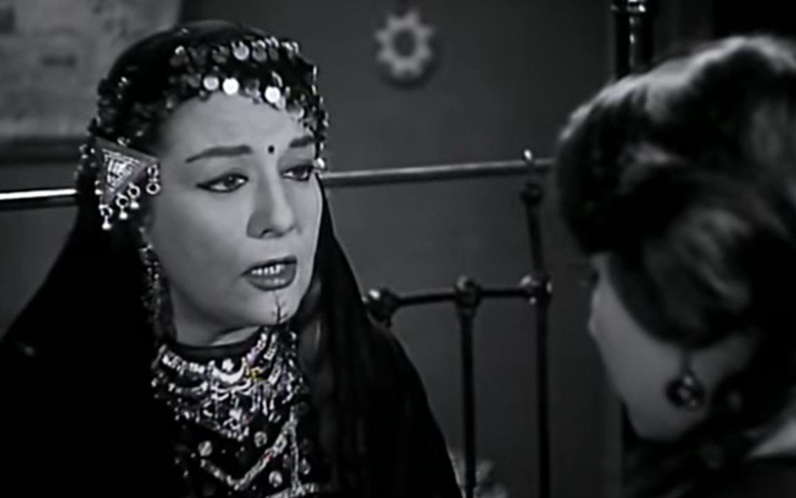 ميمى شكيب ترتدى كردان ميمى شكيب ترتدى كردان