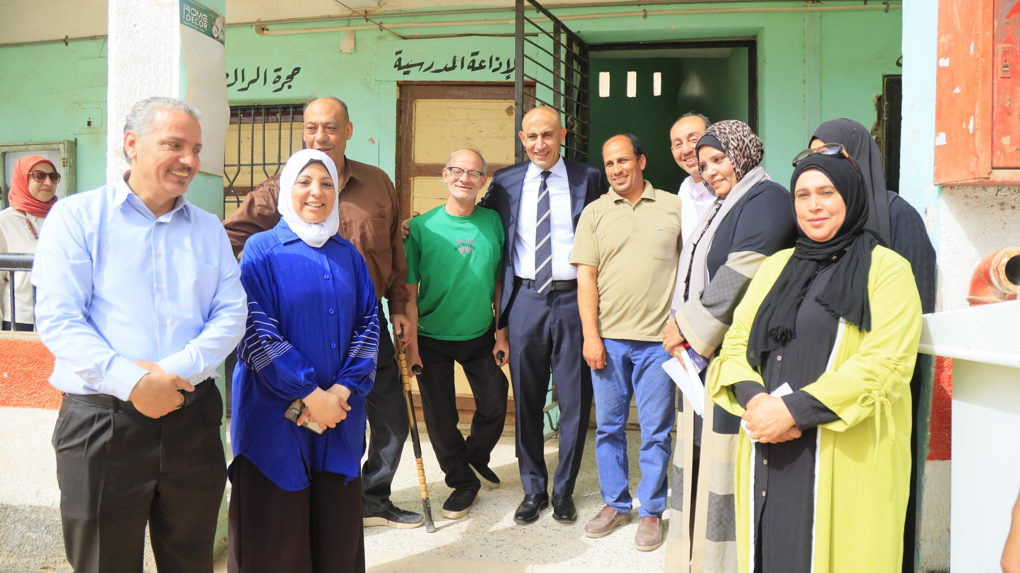 صورة جماعية مع المعلمين