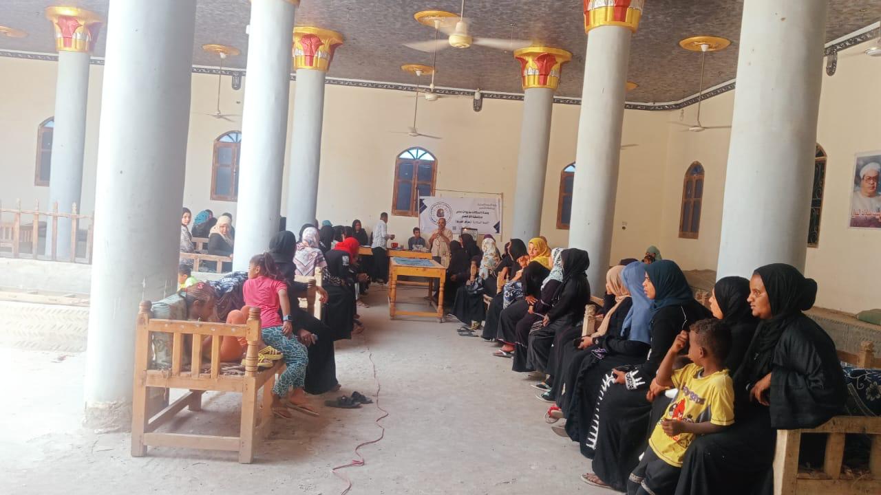 تدريبات لتجفيف الطماطم بقرية قمولا في القرنة لتمكين المرأة بالأقصر