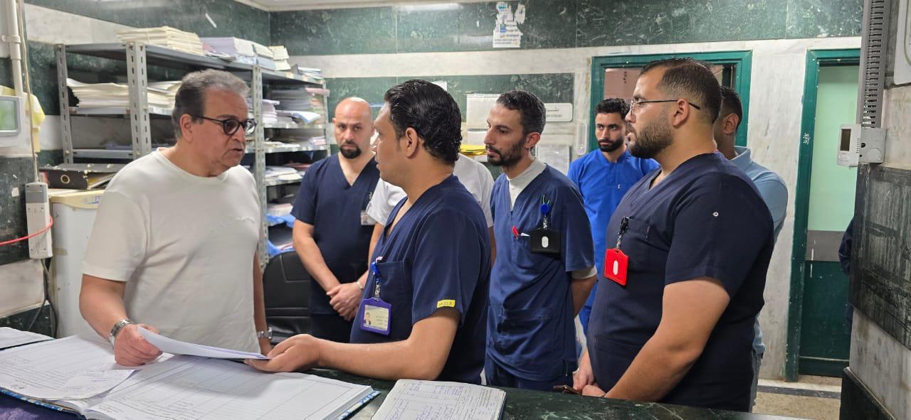 وزير الصحة يتفقد مستشفى البنك الأهلي وزير الصحة يتفقد مستشفى البنك الأهلي