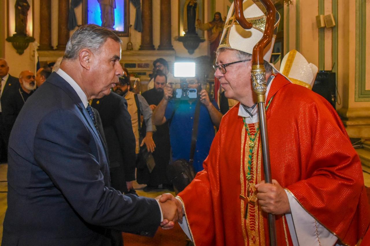 محافظ الإسكندرية يقدم واجب العزاء في وفاة البابا فرنسيس