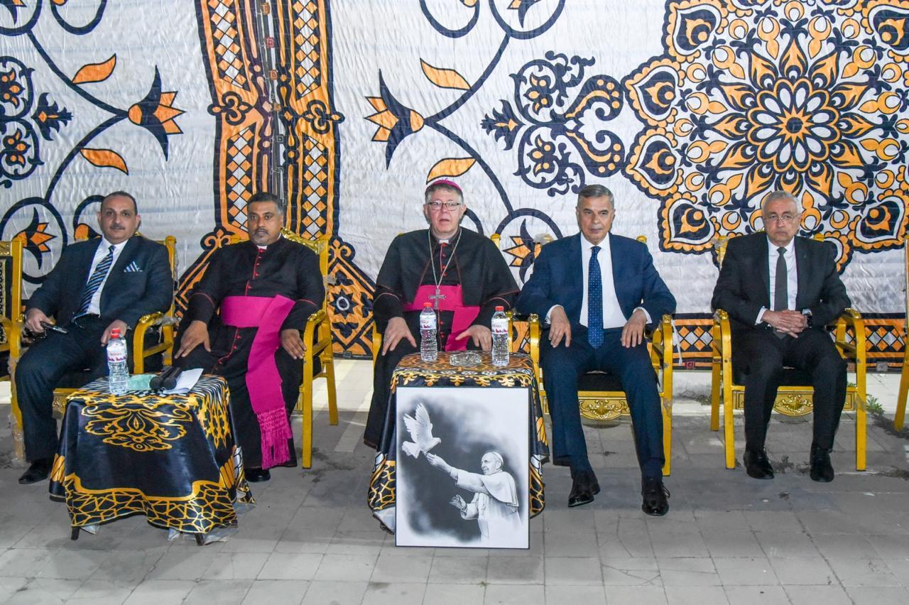 محافظ الإسكندرية يقدم واجب العزاء في وفاة البابا فرنسيس