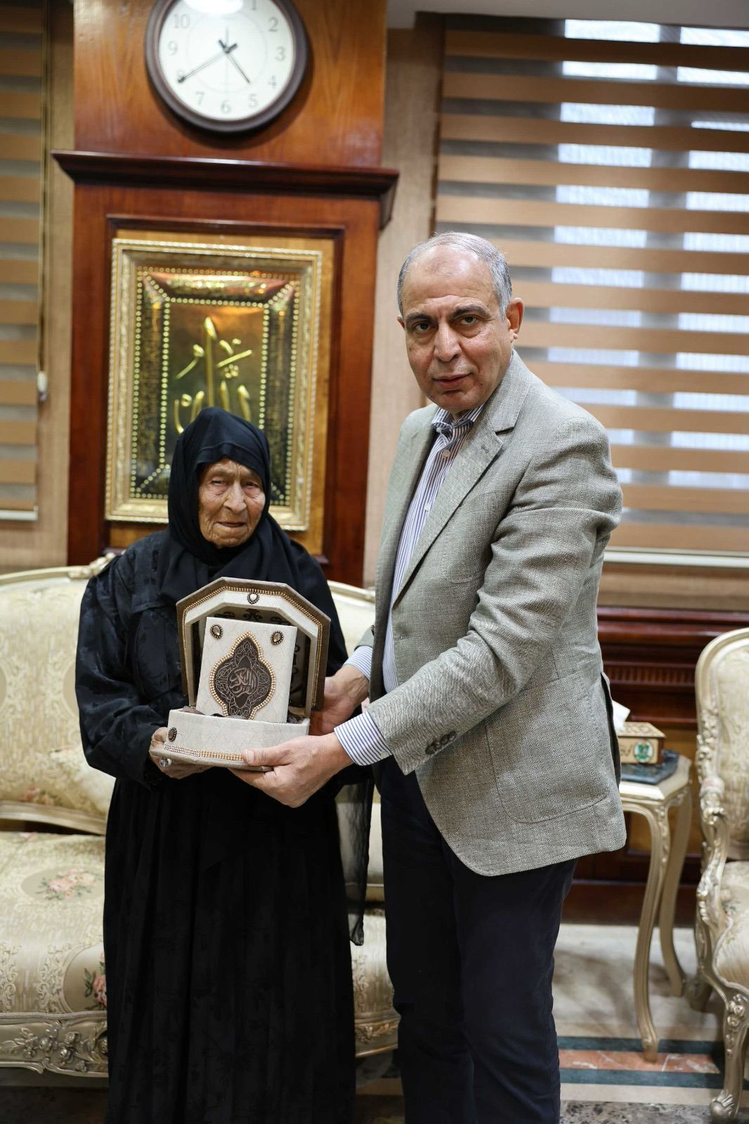جانب من لقاء المحافظ بالسيدة جانب من لقاء المحافظ بالسيدة