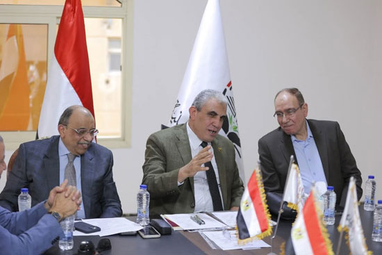 أمانة العمال بحزب الجبهة الوطنية تبحث تبني رؤية شاملة للقضايا العمالية أمانة العمال بحزب الجبهة الوطنية تبحث تبني رؤية شاملة للقضايا العمالية