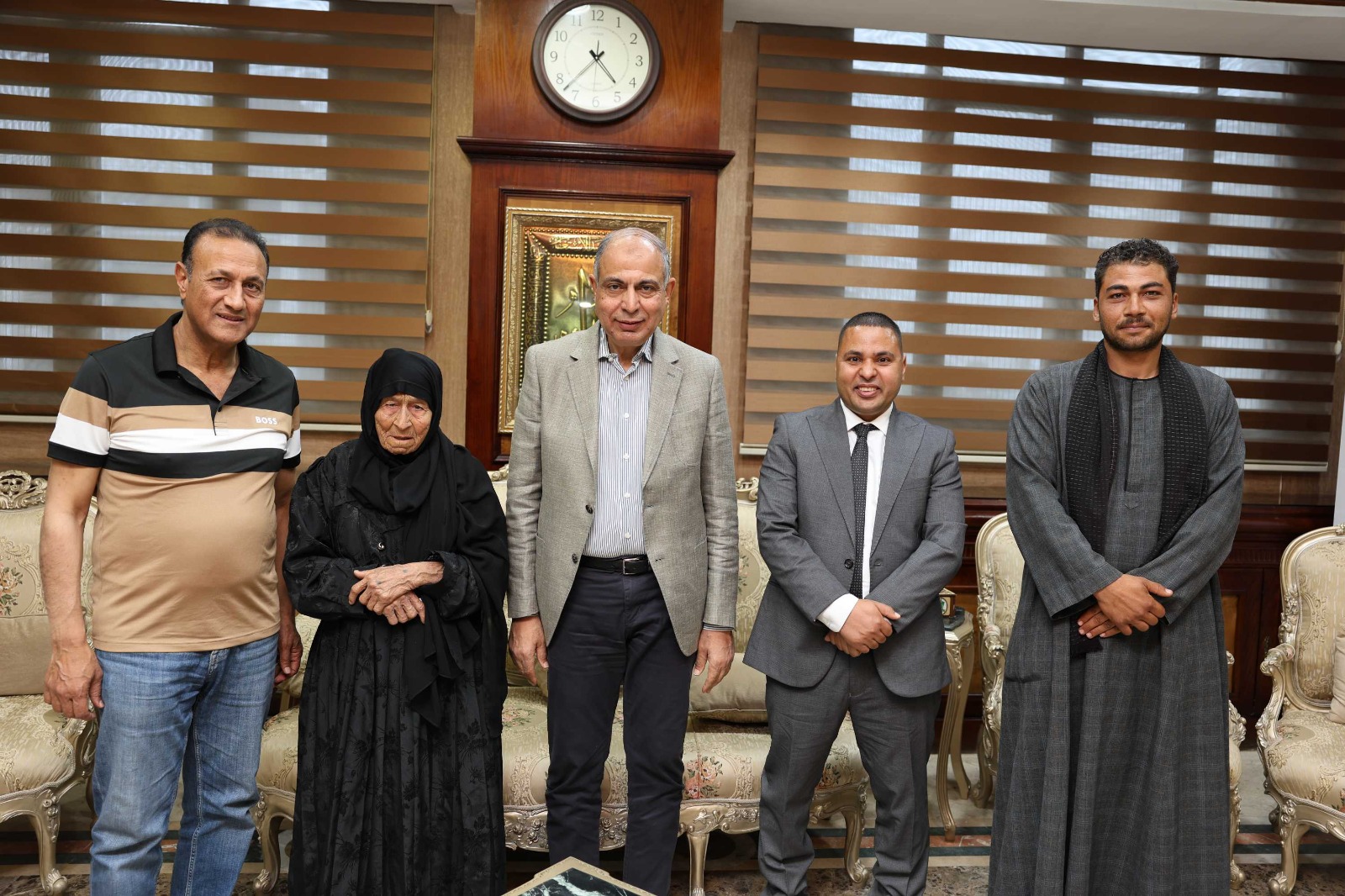 جانب من لقاء المحافظ بالسيدة