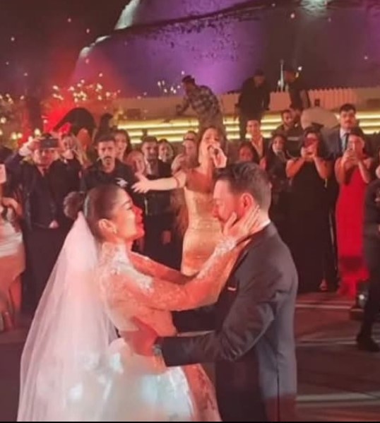 ليلى ترقص مع والدها الفنان أحمد زاهر