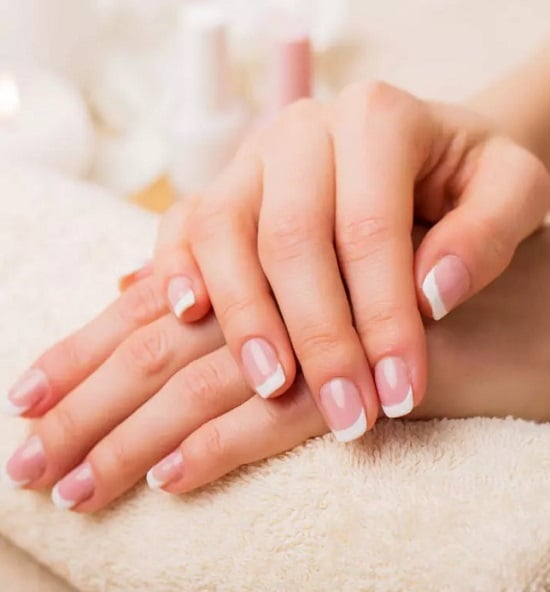 أظافر طويلة