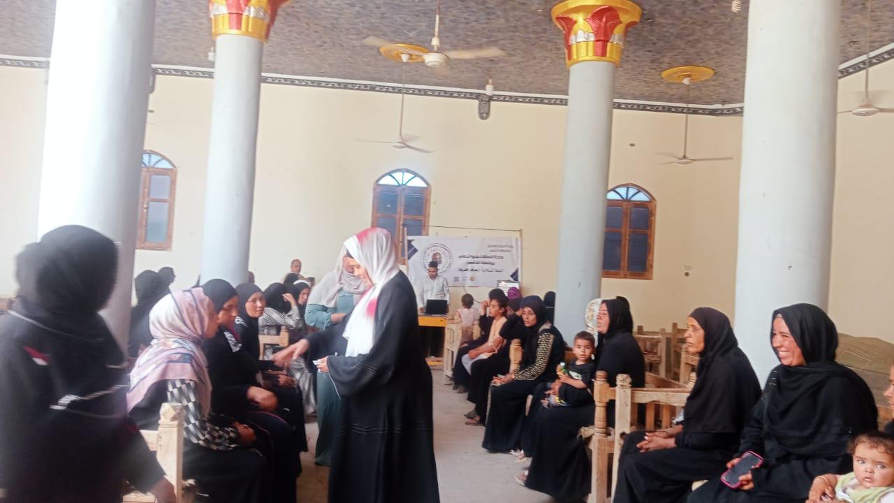 الأقصر تقدم تدريبات لتجفيف الطماطم بقرية قمولا في القرنة