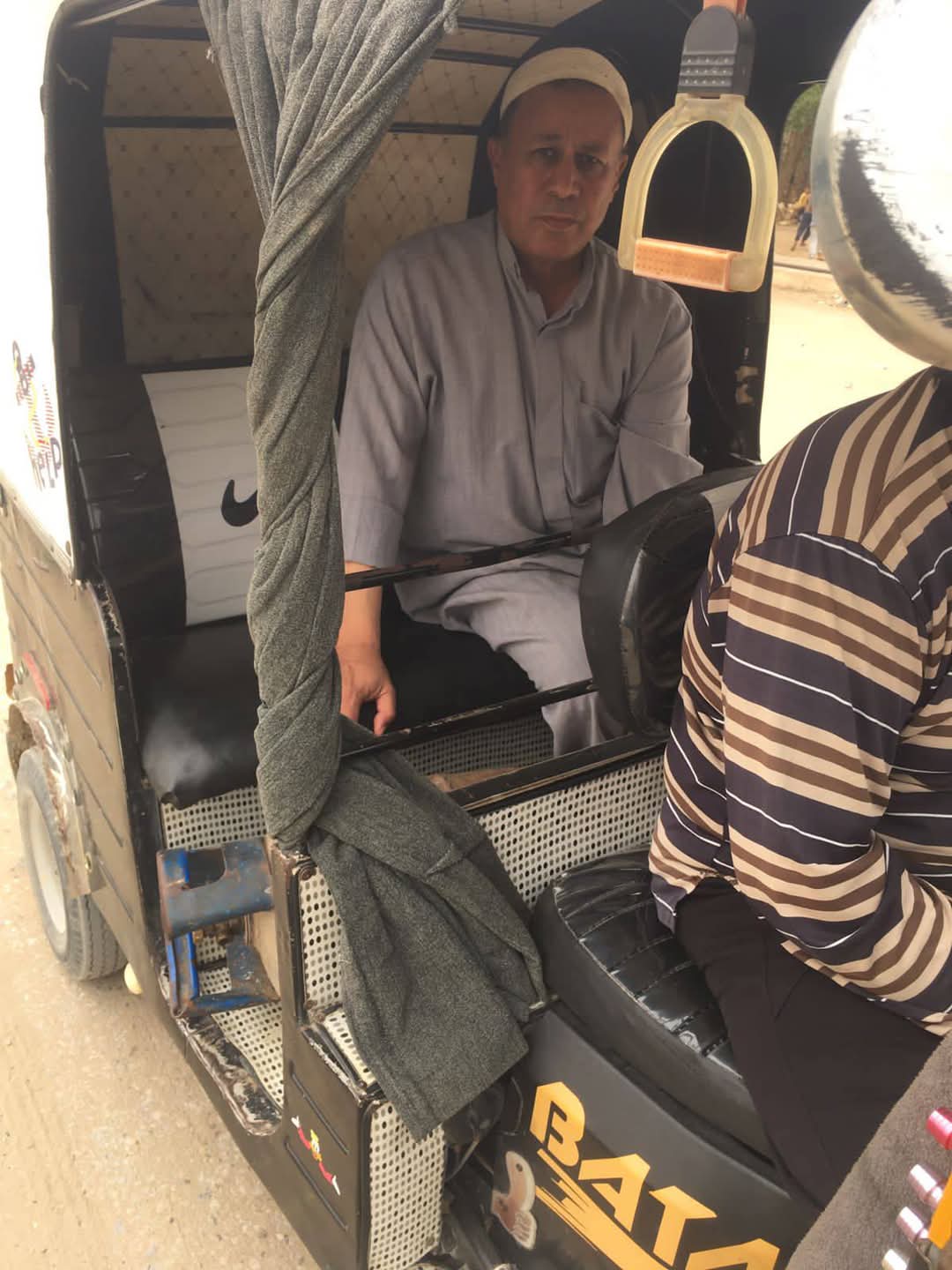 خلال تنكره خلال تنكره