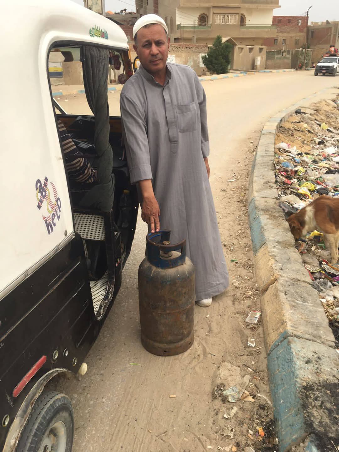 مدير الرقابة التموينية متنكرا فى جلباب بلدى مدير الرقابة التموينية متنكرا فى جلباب بلدى