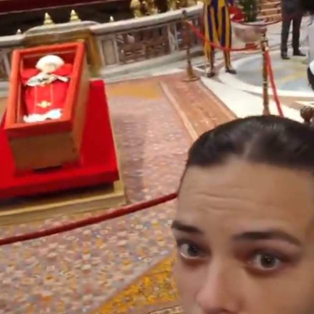 صور سيلفى مع بابا الفاتيكان صور سيلفى مع بابا الفاتيكان