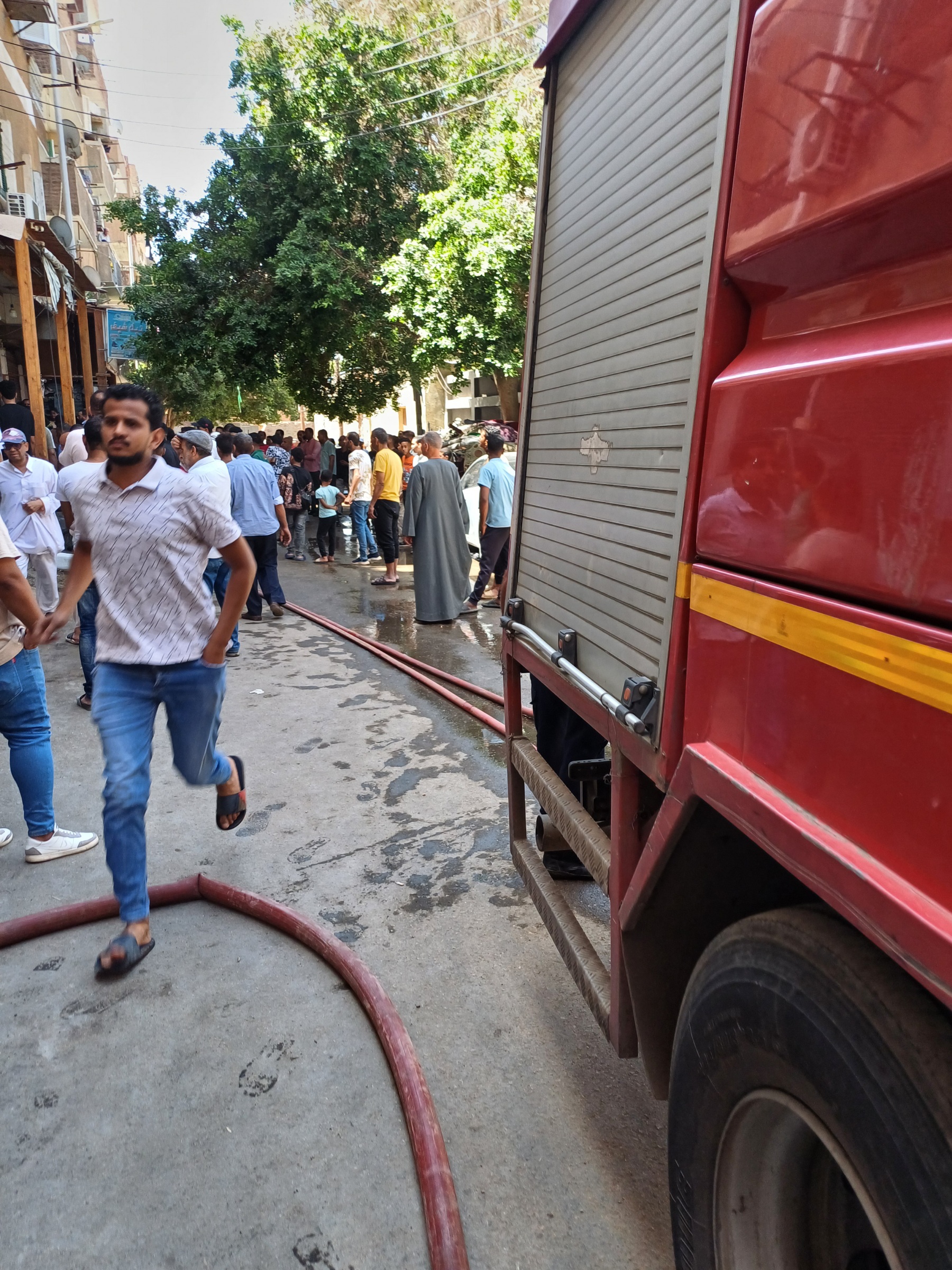 ‪أثناء السيطرة على الحريق