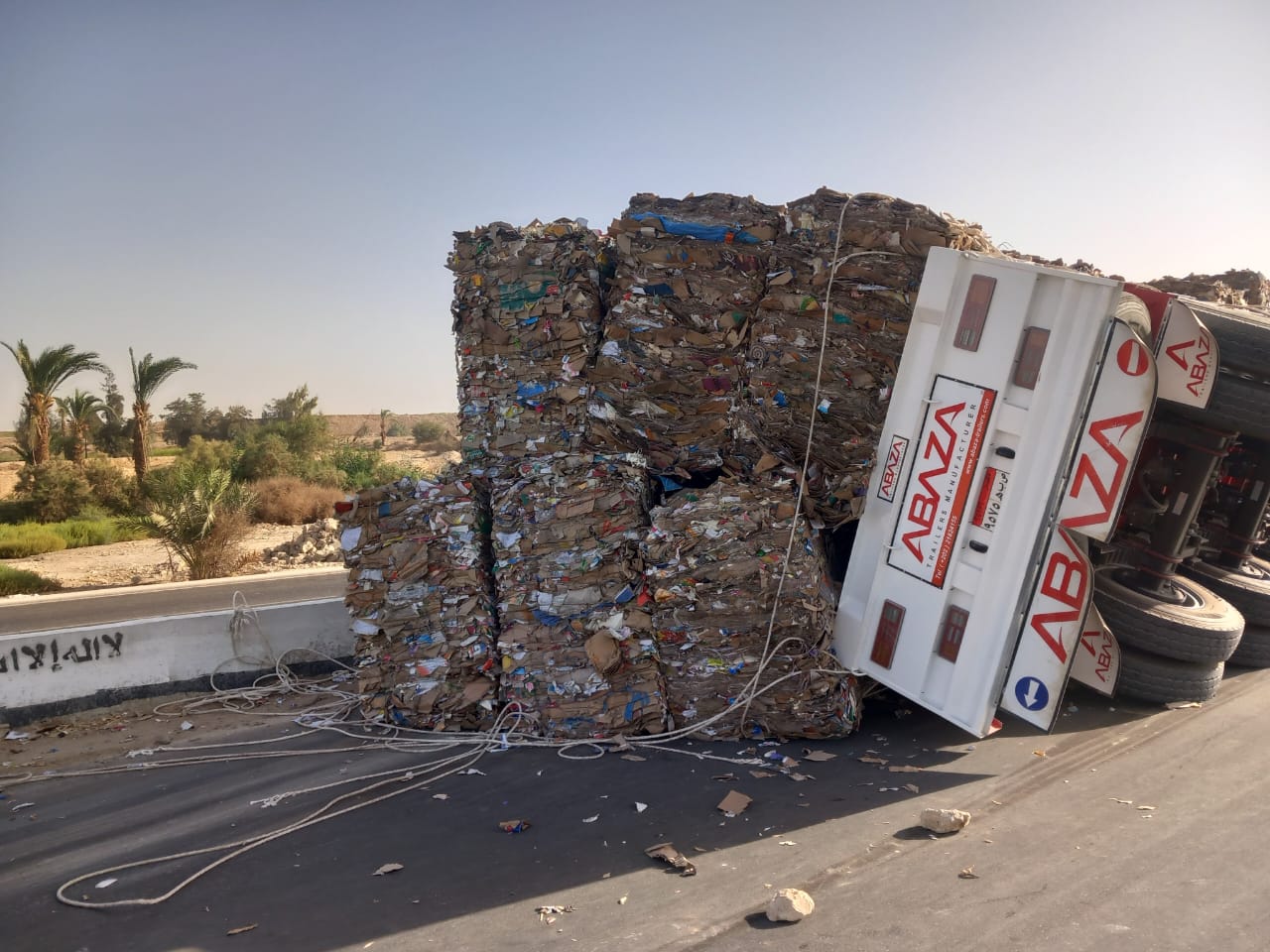 انقلاب السيارة على الجانب انقلاب السيارة على الجانب