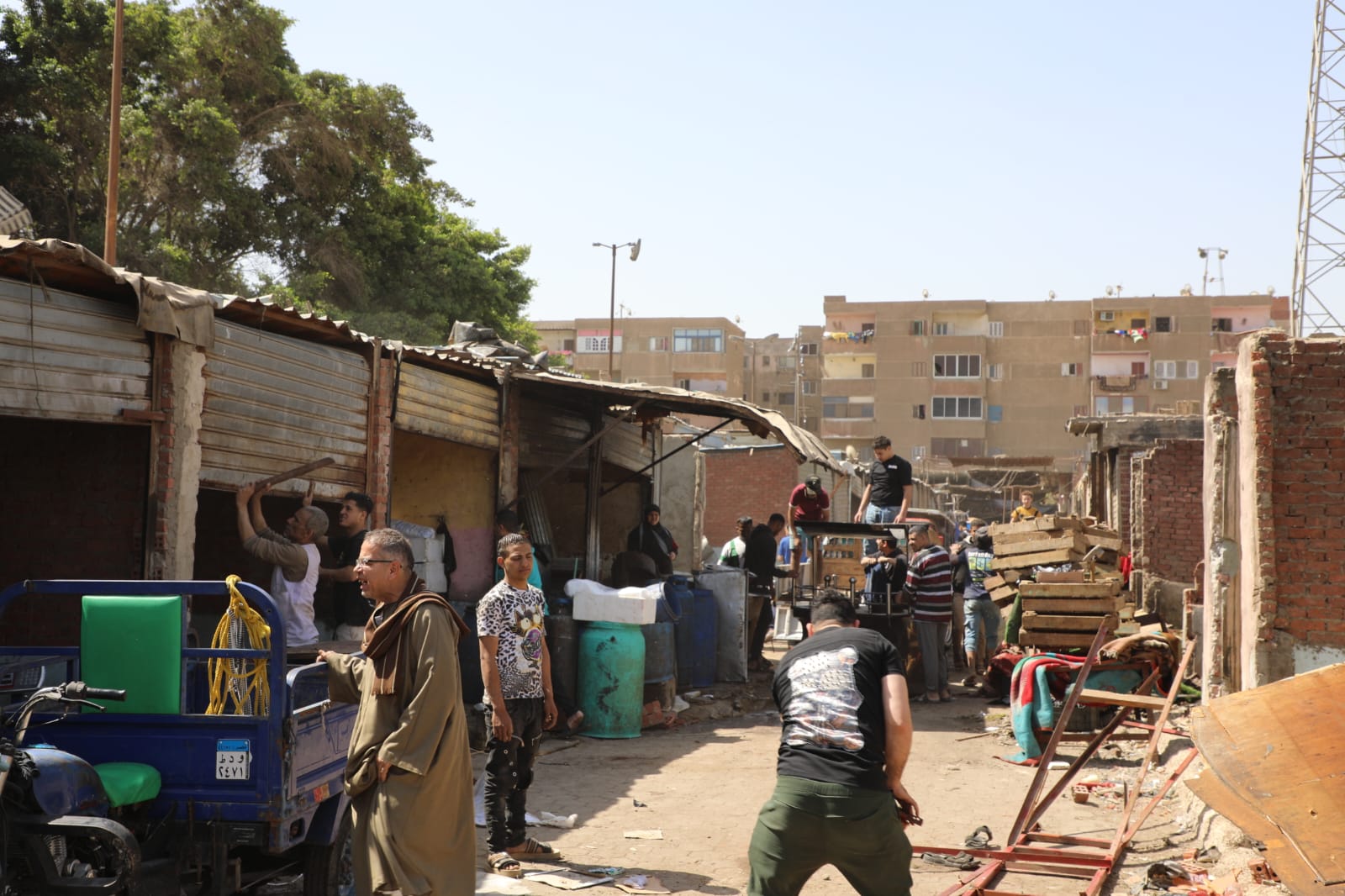 محافظة القاهرة تزيل سوق الزلزال العشوائى بالمقطم وتنقل الباعة (3)