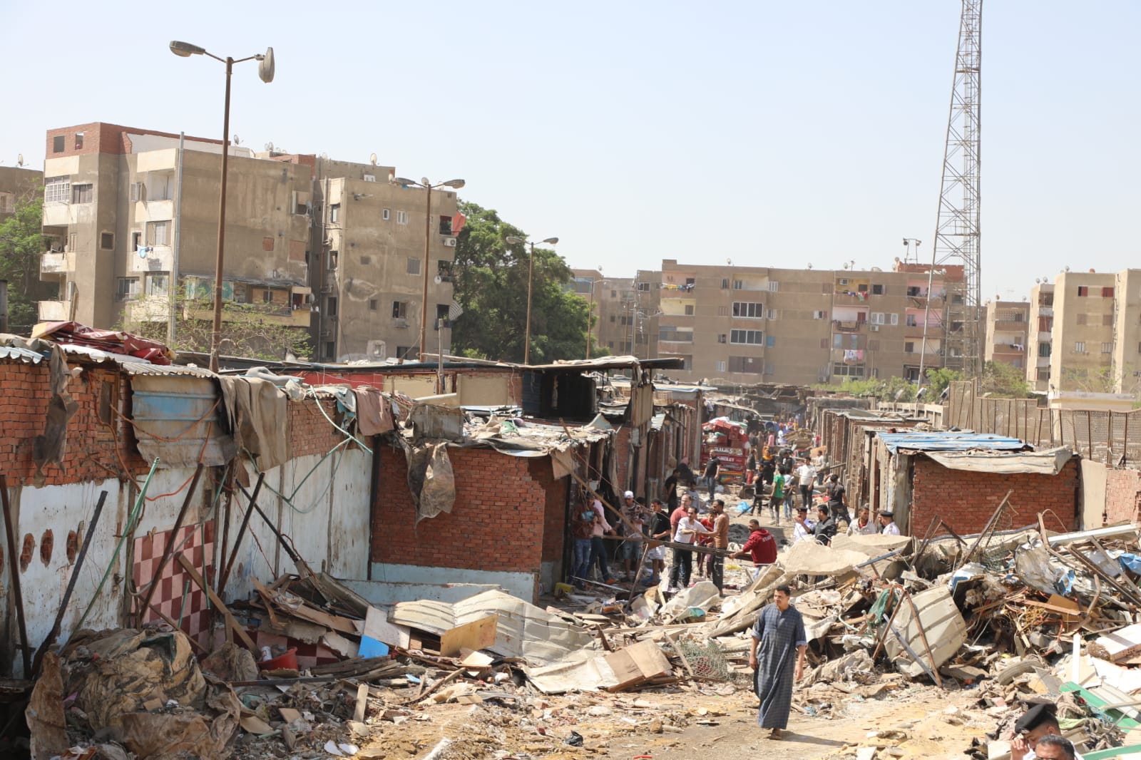 محافظة القاهرة تزيل سوق الزلزال العشوائى بالمقطم وتنقل الباعة (8)