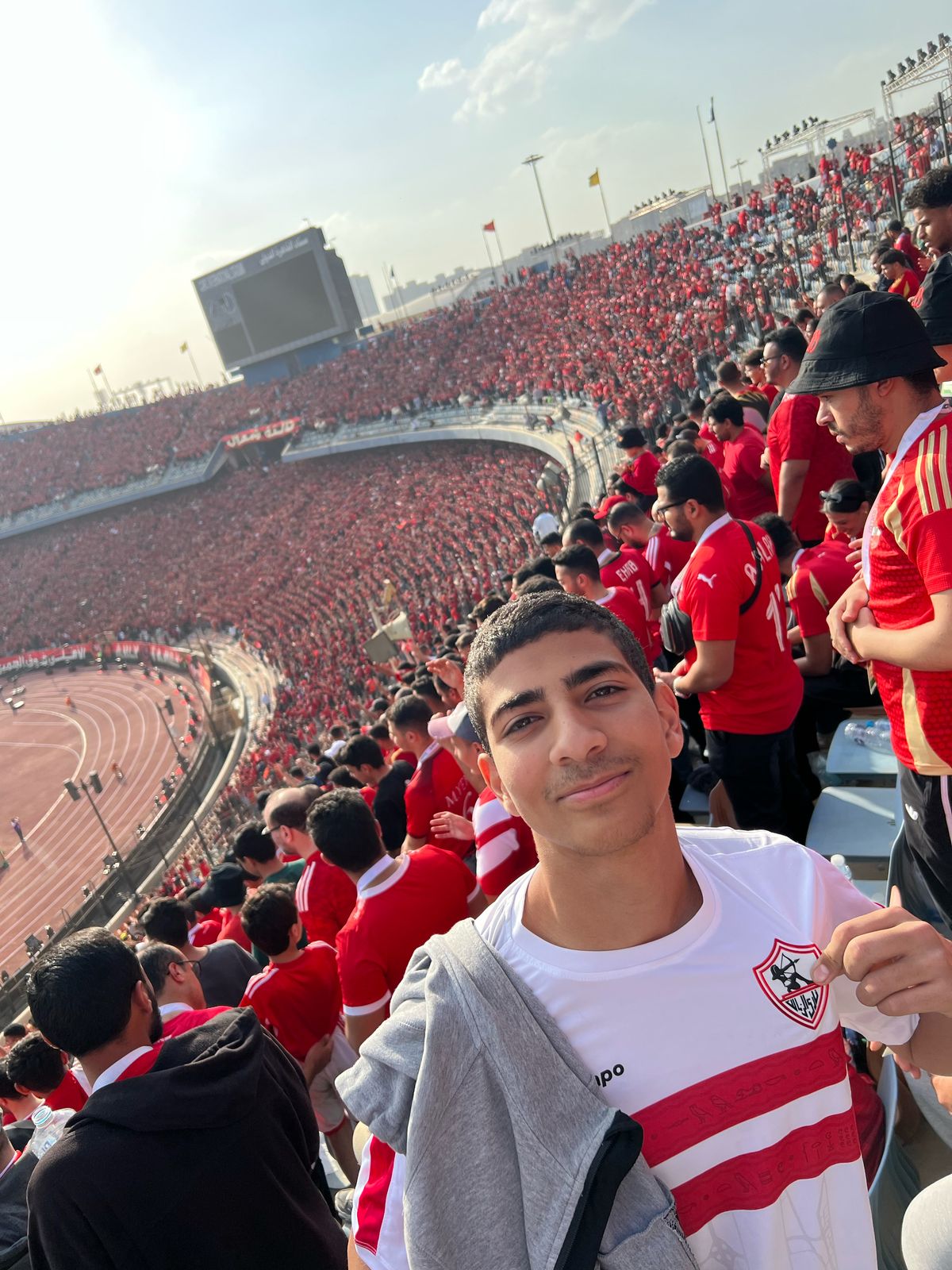 مشجع زملكاوى فى مدرجات الأهلى (1)