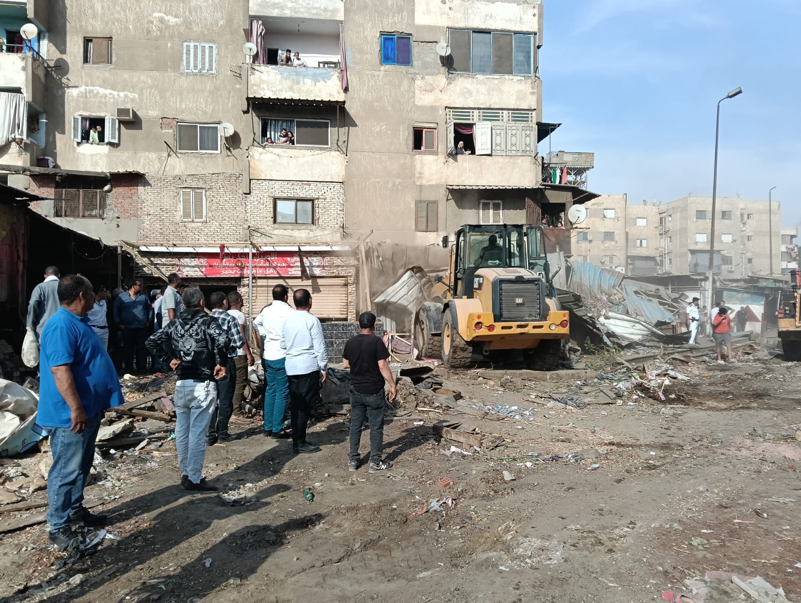 إزالة سوق الزلزال العشوائى بالمقطم (2)
