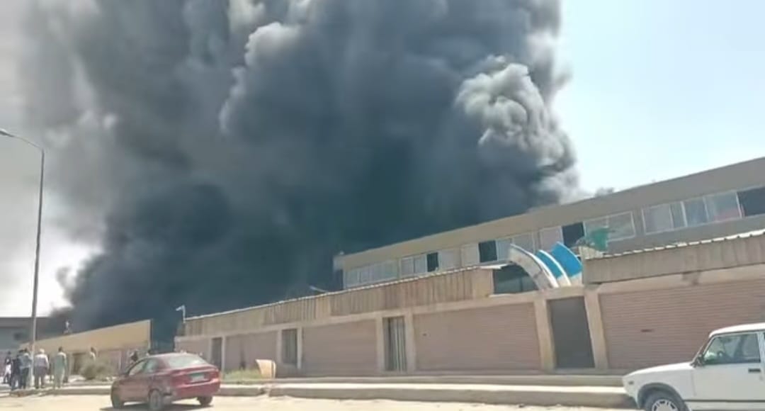 حريق داخل مصنع فى مدينة 6 أكتوبر (7)