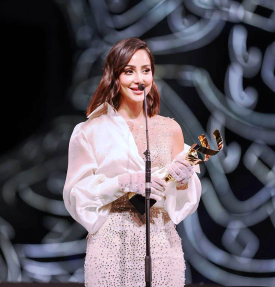 بسمة بوسيل تتوج بجائزة EMIGALA (5)