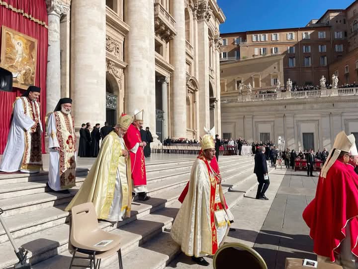 بطريرك الأقباط الكاثوليك يشارك في صلوات وداع البابا فرنسيس (2)